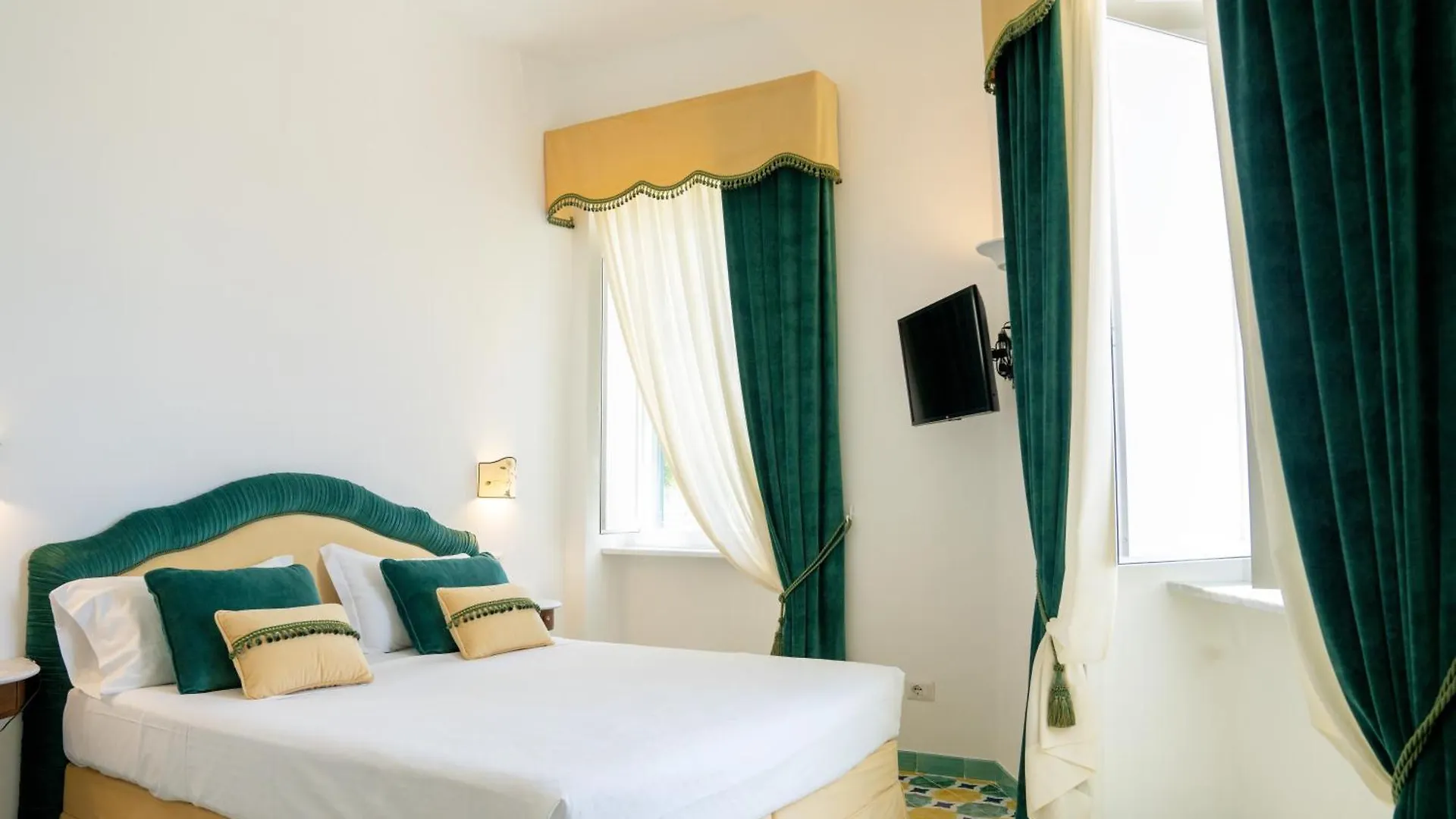 Hotel Luna Convento Amalfi 4*,